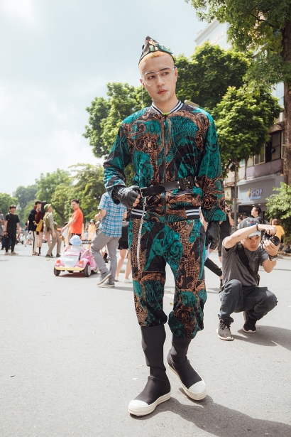 10 bo trang phuc kho hieu nhat tai the best street style 2018