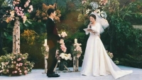 song joong ki bi che tao dang don dieu tren tham do mama hong kong