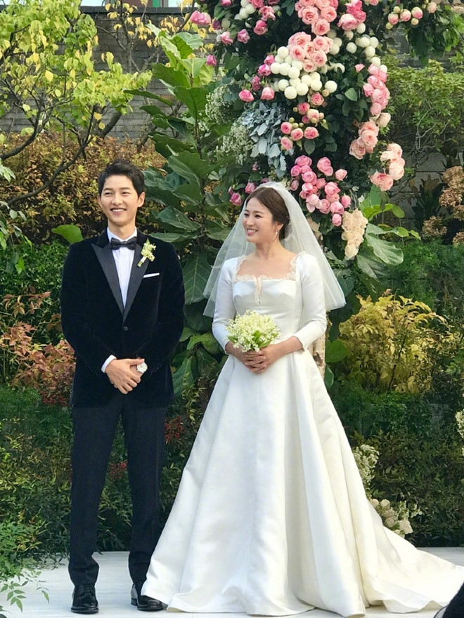 hon le song joong ki song hye kyo khoc cuoi va nhung dieu la lung