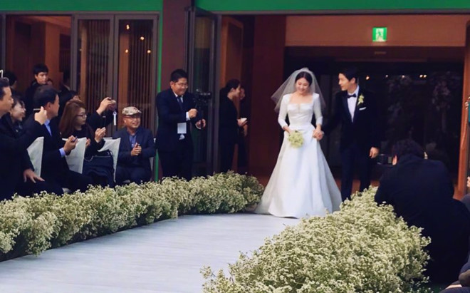 hon le song joong ki song hye kyo khoc cuoi va nhung dieu la lung