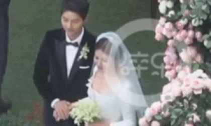 hon le song joong ki song hye kyo khoc cuoi va nhung dieu la lung