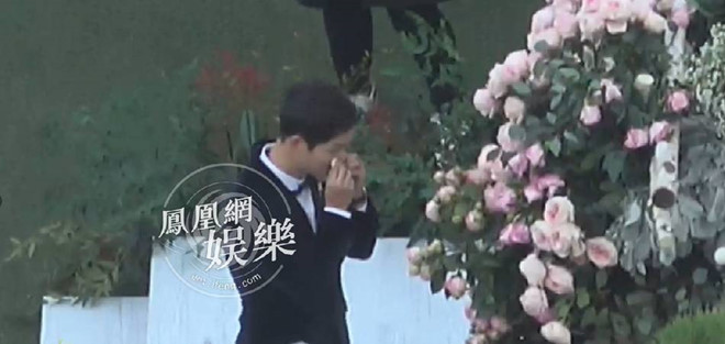 hon le song joong ki song hye kyo khoc cuoi va nhung dieu la lung