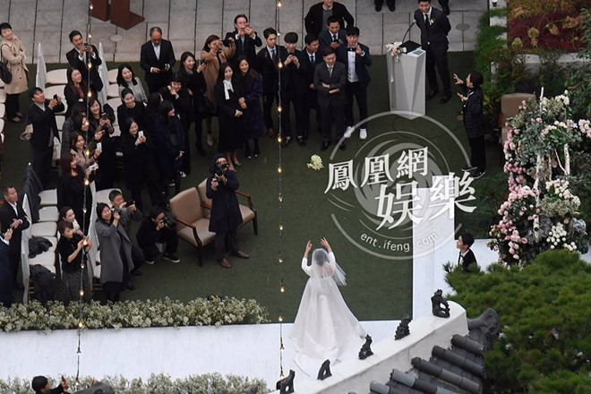 hon le song joong ki song hye kyo khoc cuoi va nhung dieu la lung
