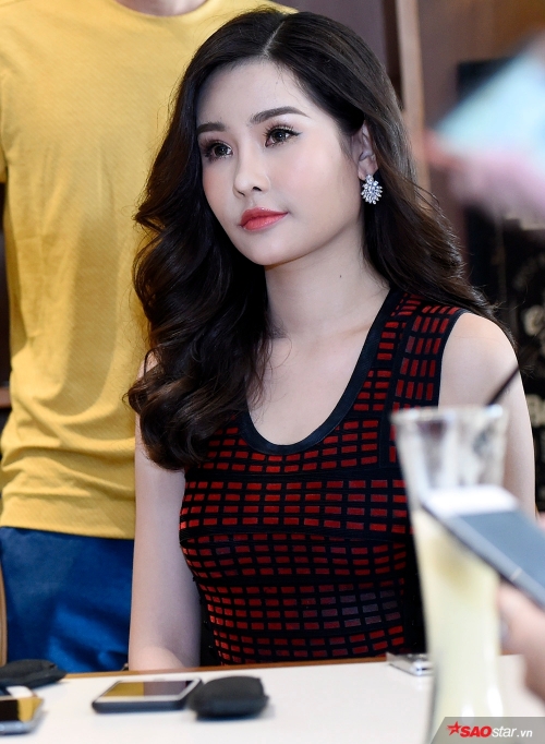 tan hoa hau dai duong le au ngan anh khoe tieng anh troi chay tu tin dap tra tin don that thiet