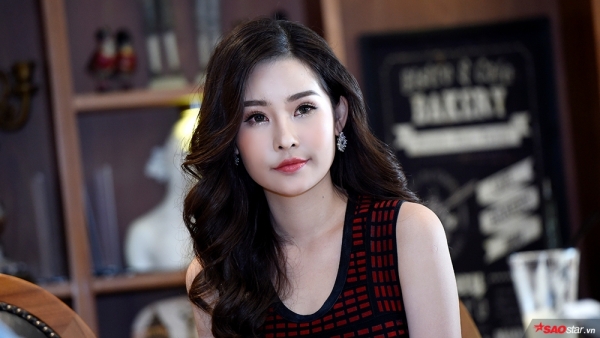 tan hoa hau dai duong le au ngan anh khoe tieng anh troi chay tu tin dap tra tin don that thiet