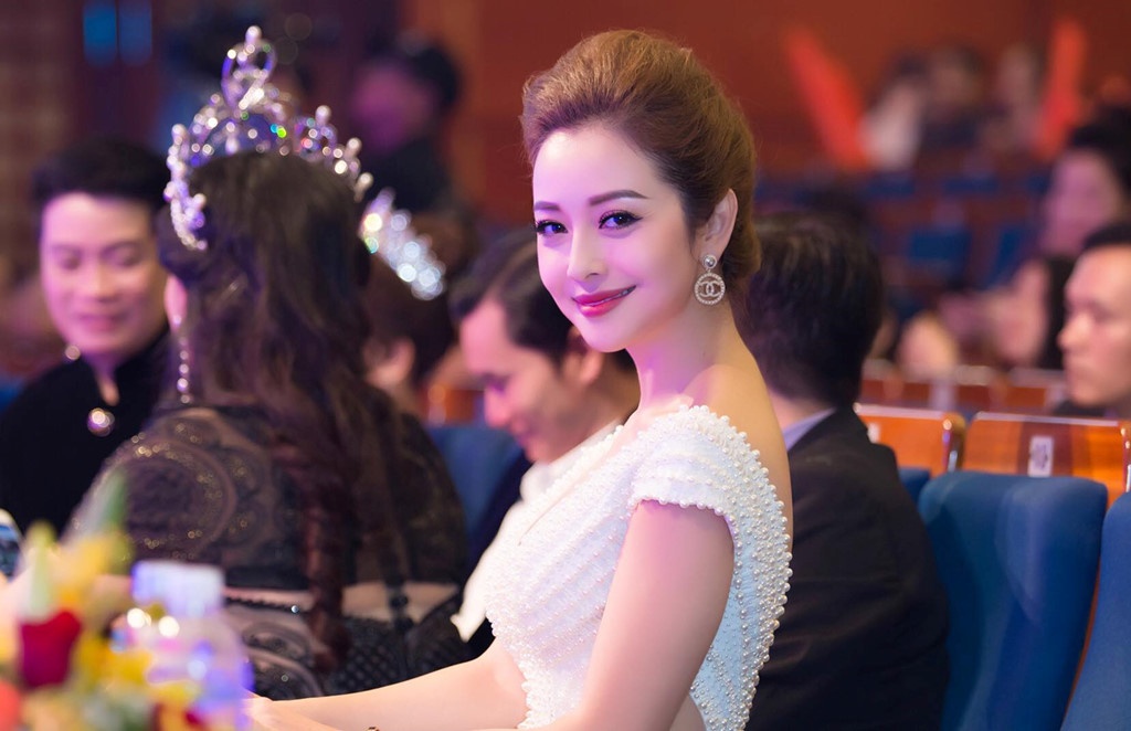loat nguoi dep viet tung quang cao cho doanh nghiep dang bi dieu tra