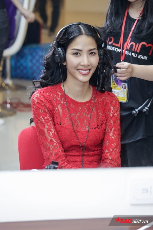 clip cac thi sinh chia se cam xuc truoc them ban ket hoa hau hoan vu viet nam 2017