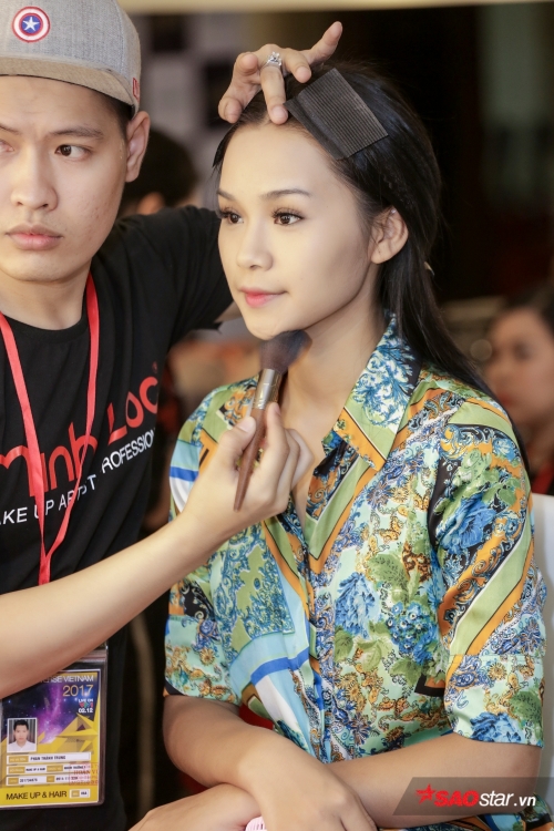 clip cac thi sinh chia se cam xuc truoc them ban ket hoa hau hoan vu viet nam 2017
