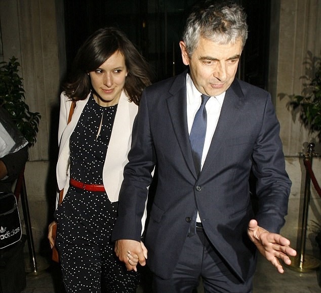 mr bean sap co con o tuoi 62 voi ban gai 33 tuoi