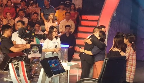 phut chia tay ai la trieu phu xuc dong cua mc lai van sam