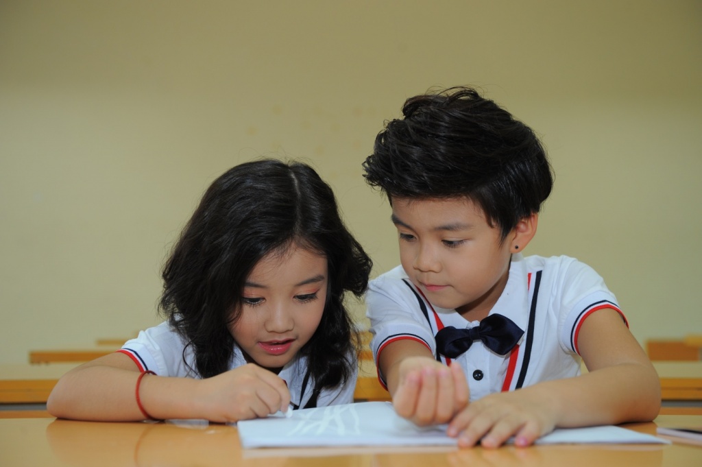 cap mau nhi song bao don tim voi bo hinh chao 2011 ngo nghinh
