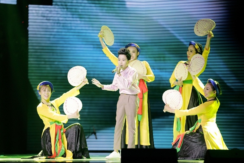 lo dien 6 guong mat tranh tai quan quan giong hat viet nhi 2017