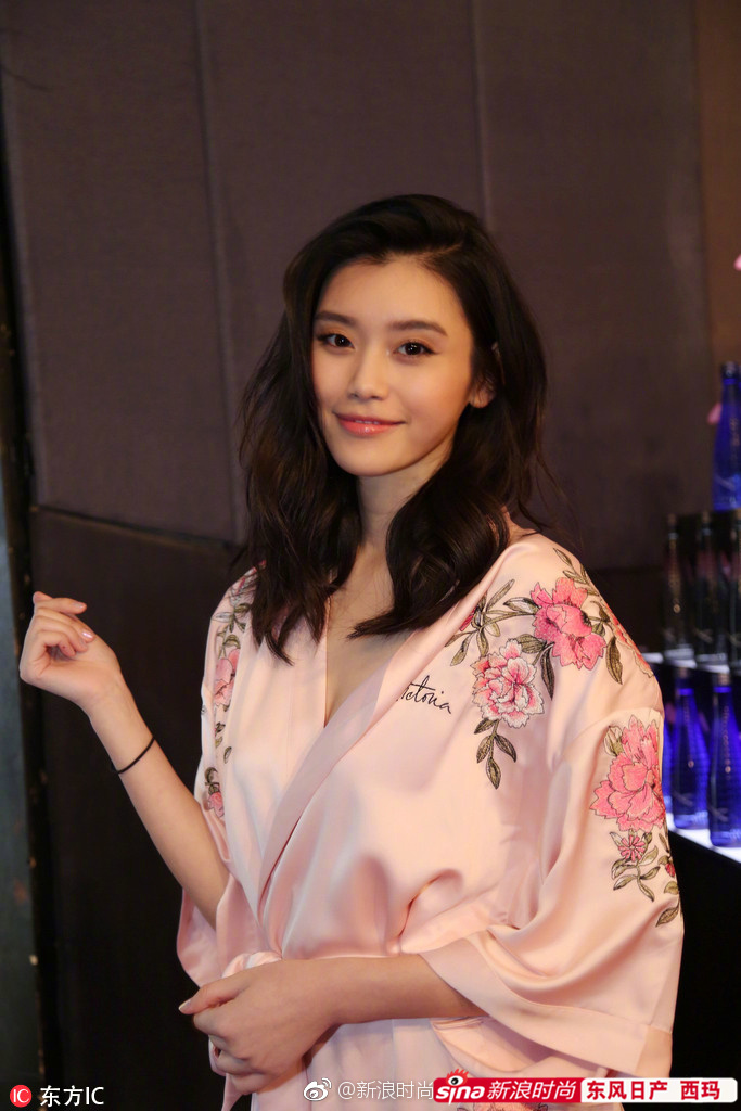 cu vo ech lich su cua show noi y victorias secret sieu mau xu trung nga sap mat