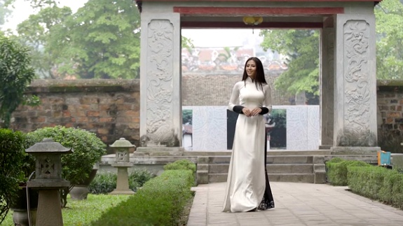 nhung phat ngon va mieng cua nghe si viet khi ra mat san pham moi