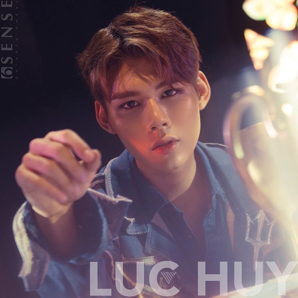 luc huy tiet lo su trung hop thu vi giua vi tri trong uni5 va cai ten debut