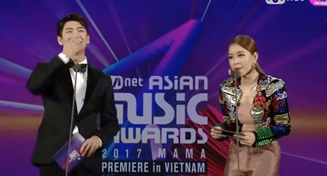 khan gia la o khi chi pu hat live o mama hanh dong khong dep