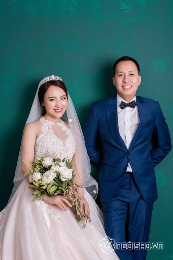 he lo khong gian tiec cuoi ben ho boi cua ca si nhat thuy va ong xa dien trai