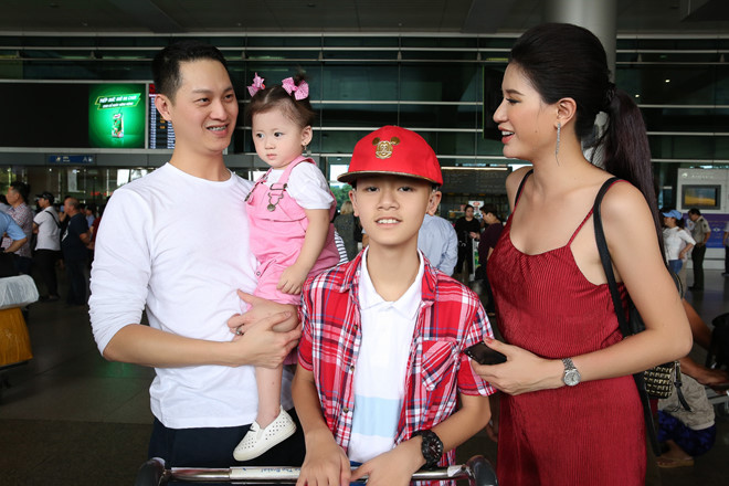 trang tran lan dau cong khai cha cua con gai sau 2 nam giau kin