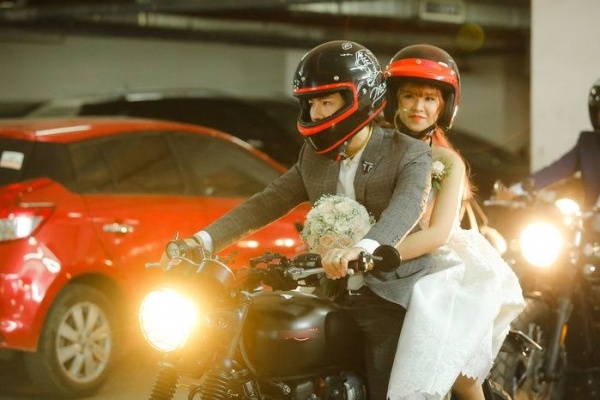 cuoi nam sao viet thi nhau choi troi de the hien dang cap