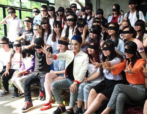 cuoi nam sao viet thi nhau choi troi de the hien dang cap