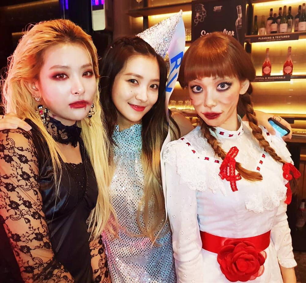 ai cung hoa trang thanh ma quy dem halloween chi rieng chi pu va tang thanh ha nguoc loi