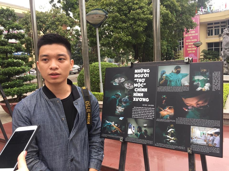 trien lam anh chuyen nghe cua sinh vien bao chi noi nhung tam su duoc giai bay