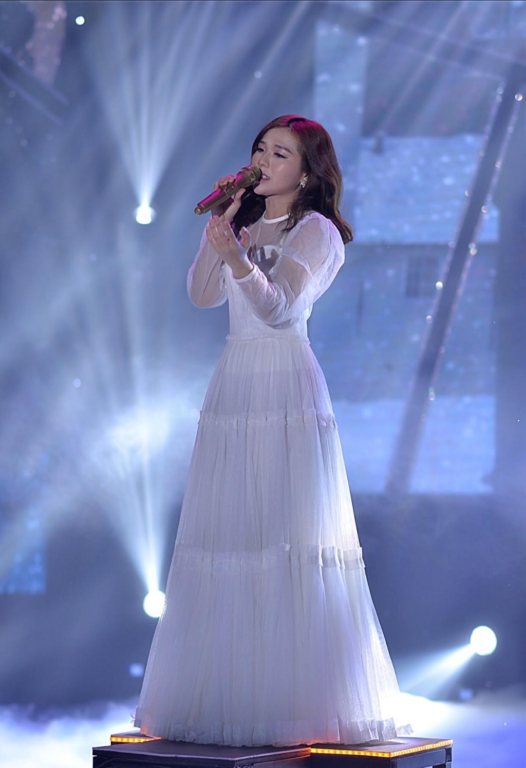 phong cach thoi trang ngay cang quyen ru goi cam cua kieu oanh the voice 2018