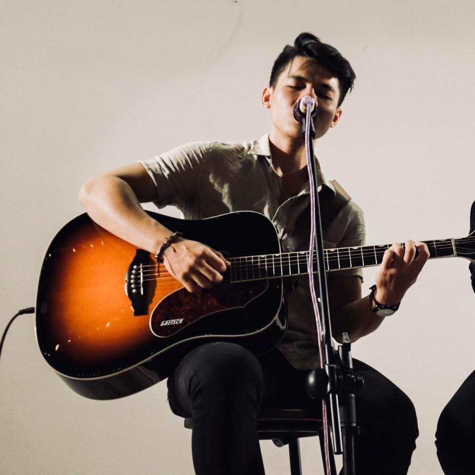 Anh chàng thư sinh đánh guitar trong Giọng ải giọng ai tập 15 là ai? anh chang thu sinh danh guitar trong giong ai giong ai tap 15 la ai