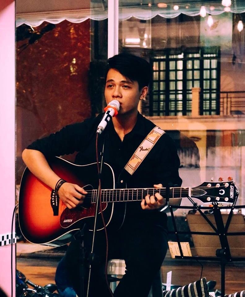 Anh chàng thư sinh đánh guitar trong Giọng ải giọng ai tập 15 là ai? anh chang thu sinh danh guitar trong giong ai giong ai tap 15 la ai