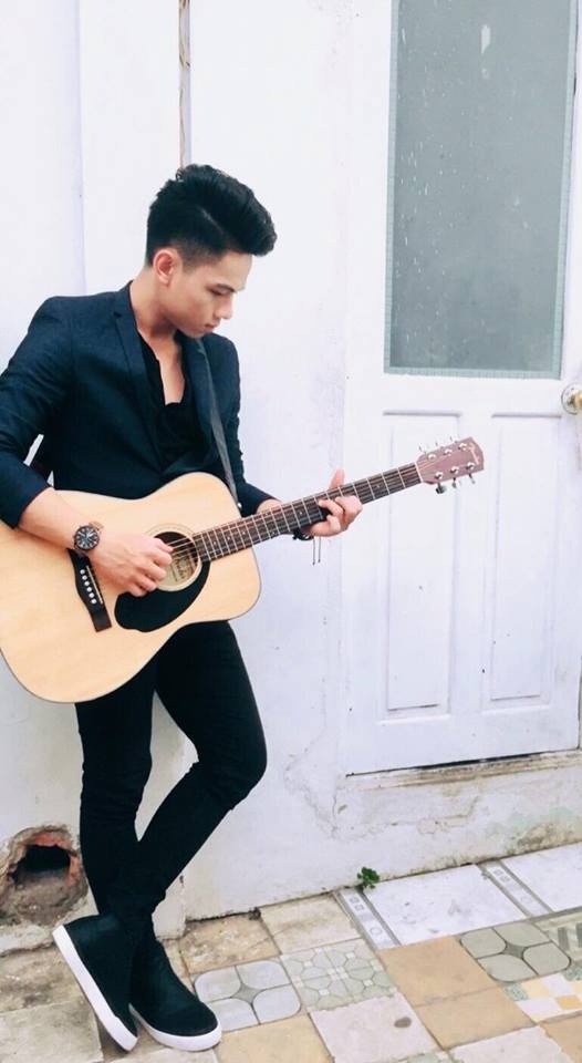 Anh chàng thư sinh đánh guitar trong Giọng ải giọng ai tập 15 là ai? anh chang thu sinh danh guitar trong giong ai giong ai tap 15 la ai
