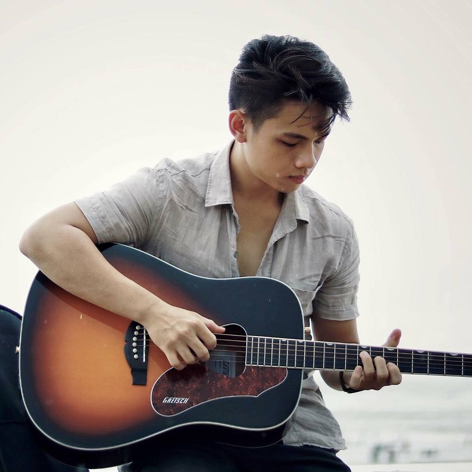 Anh chàng thư sinh đánh guitar trong Giọng ải giọng ai tập 15 là ai? anh chang thu sinh danh guitar trong giong ai giong ai tap 15 la ai