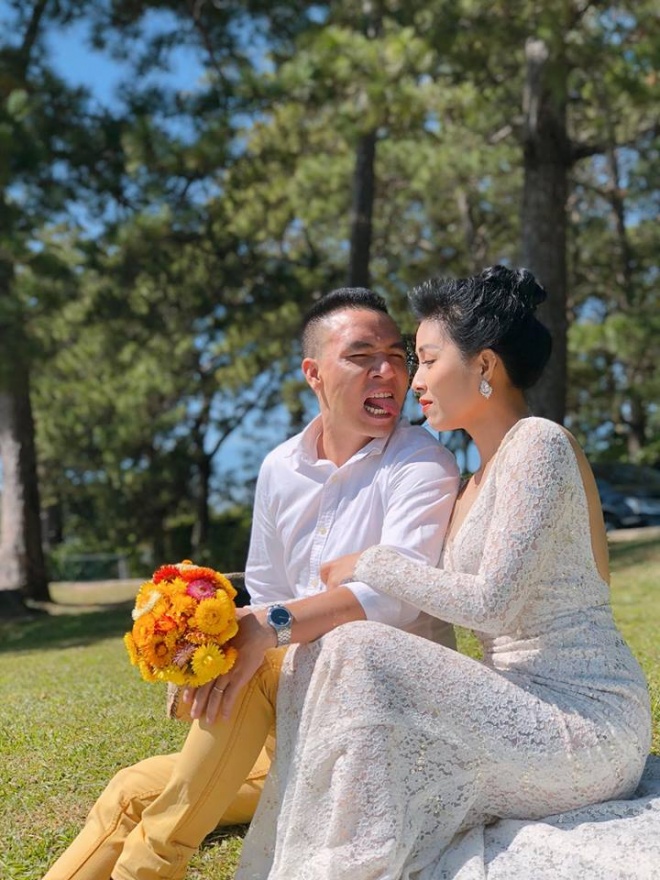 Chồng BTV Nguyễn Hoàng Linh đăng ảnh hạnh phúc bên vợ sau tin đồn đường ai nấy đi chong btv nguyen hoang linh dang anh hanh phuc ben vo sau tin don duong ai nay di
