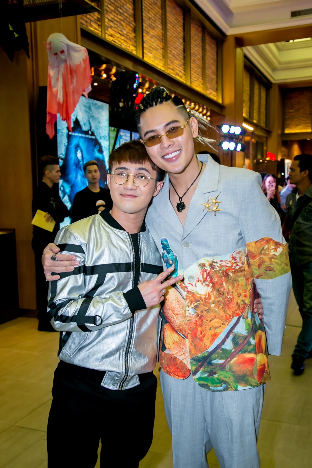 y nghia dac biet cua ten phim tay buon buong tay