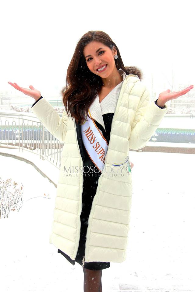 mot minh dung o bac thang thap nhat the ma chieu cao minh tu van chat dep dan thi sinh miss supranational 2018