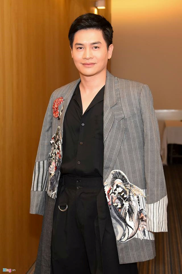 Host Nam Trung ăn mặc không thua kém dàn HLV tại The Face 2018 host nam trung an mac khong thua kem dan hlv tai the face 2018