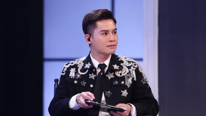 Host Nam Trung ăn mặc không thua kém dàn HLV tại The Face 2018 host nam trung an mac khong thua kem dan hlv tai the face 2018