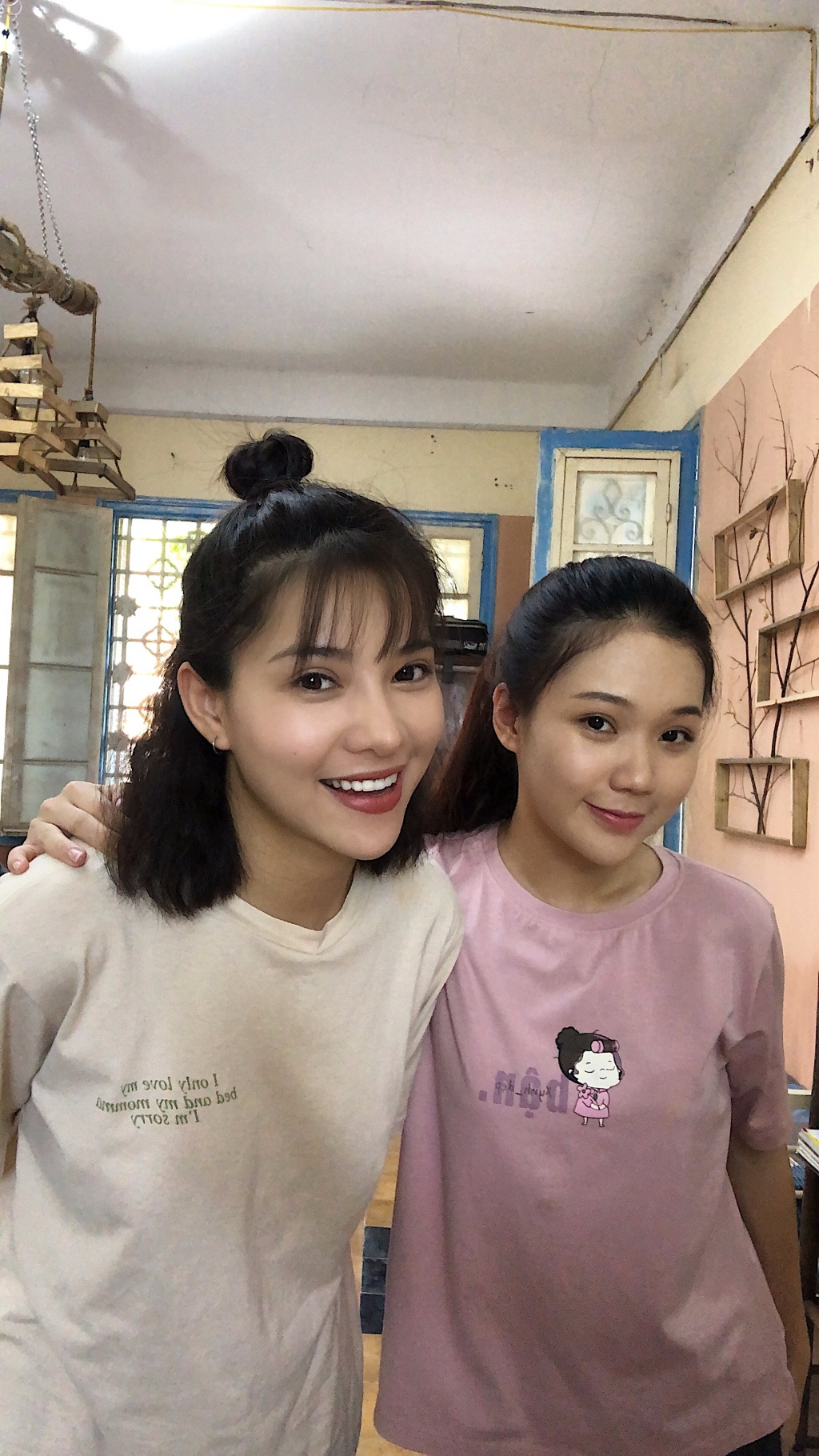 thuy cua chay tron thanh xuan tung khoc khi bi dao dien mang