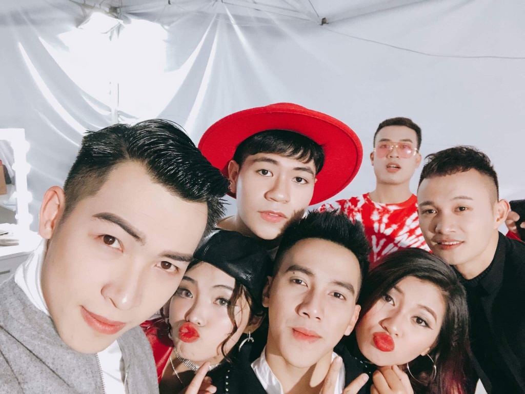 hien mai ngo anh dat quay tung trong liveshow cua noo phuoc thinh o ha noi
