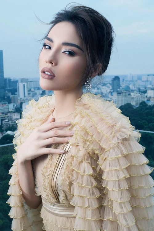 ky duyen pham huong o the look khong co gi qua cao trao hay kinh khung