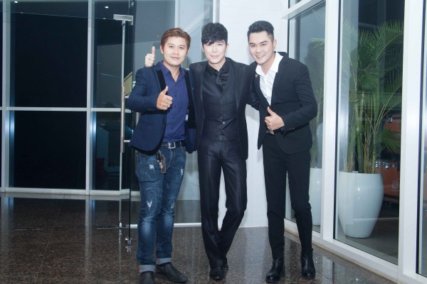 nathan lee len tieng ve viec khong nhan show vi qua giau