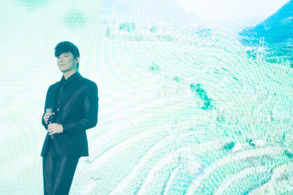nathan lee len tieng ve viec khong nhan show vi qua giau