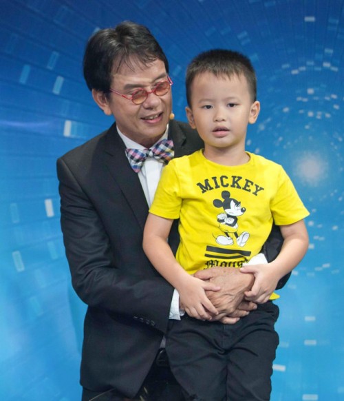 mc ky duyen di dom chuc mung nhac si duc huy sap don con gai o tuoi 70