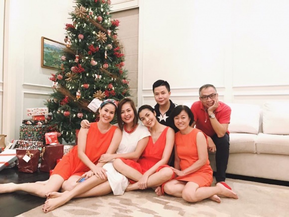 to chuc tiec noel som vo chong tang thanh ha vo tinh de lo mat con trai