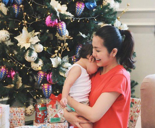 to chuc tiec noel som vo chong tang thanh ha vo tinh de lo mat con trai
