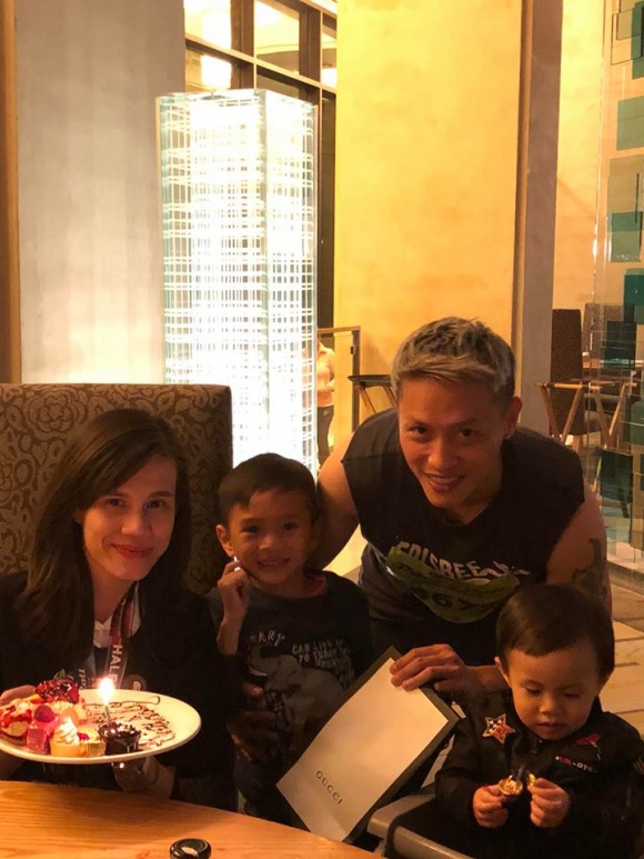 chong moi cua em gai thanh thao doi xu voi con ngo kien huy ra sao