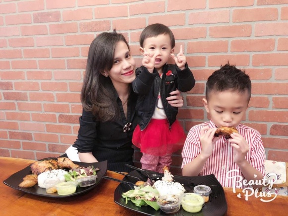 chong moi cua em gai thanh thao doi xu voi con ngo kien huy ra sao