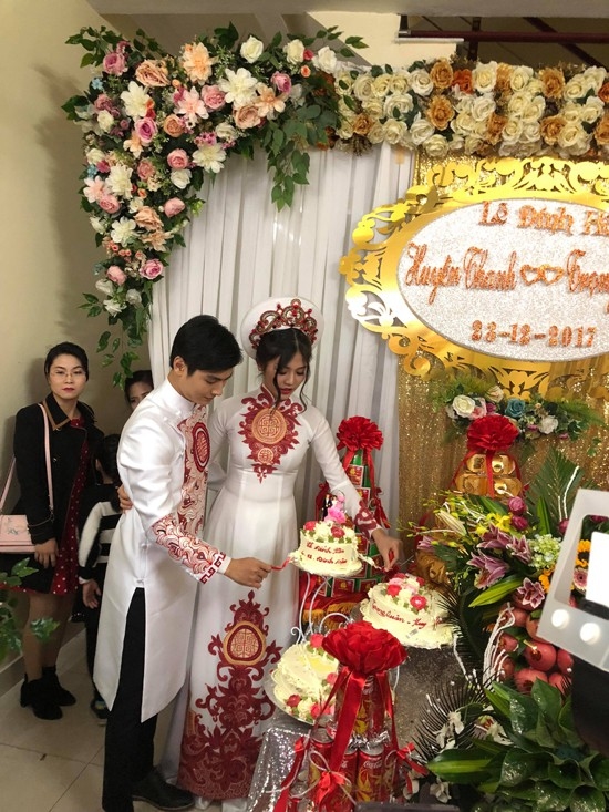 chung huyen thanh va ban trai jay quan bat ngo to chuc le an hoi bi mat o hai phong