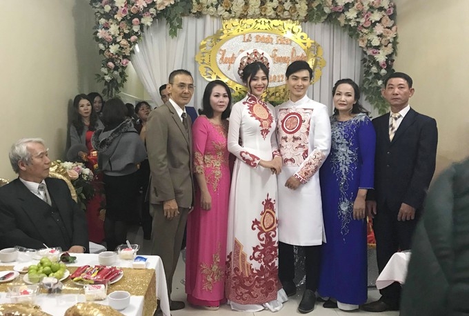 chung huyen thanh va ban trai jay quan bat ngo to chuc le an hoi bi mat o hai phong