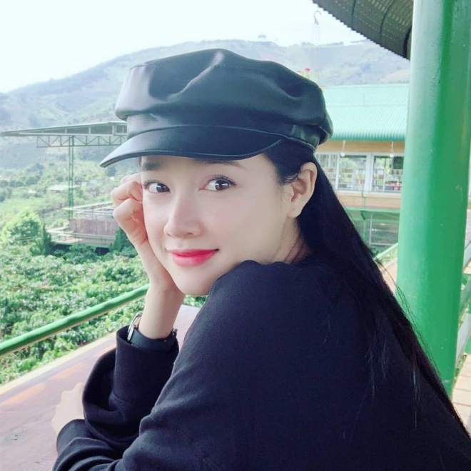 cuoi cung cung thay nha phuong be bung bau khenh khang quay quang cao cho dip tet cung truong giang