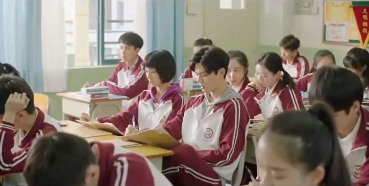 Sống không dũng cảm, uổng phí thanh xuân tập 10, 11, 12: Hoa Bưu cứu Dương Tịch khỏi tên biến thái song khong dung cam uong phi thanh xuan tap 10 11 12 hoa buu cuu duong tich khoi ten bien thai